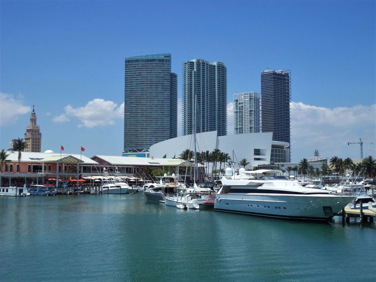 11 Best Places for Shopping in Miami - Bayside Marketplace - Endless Travel Destinations