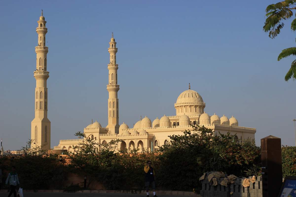 El Mina Mosque - Endless Travel Destinations