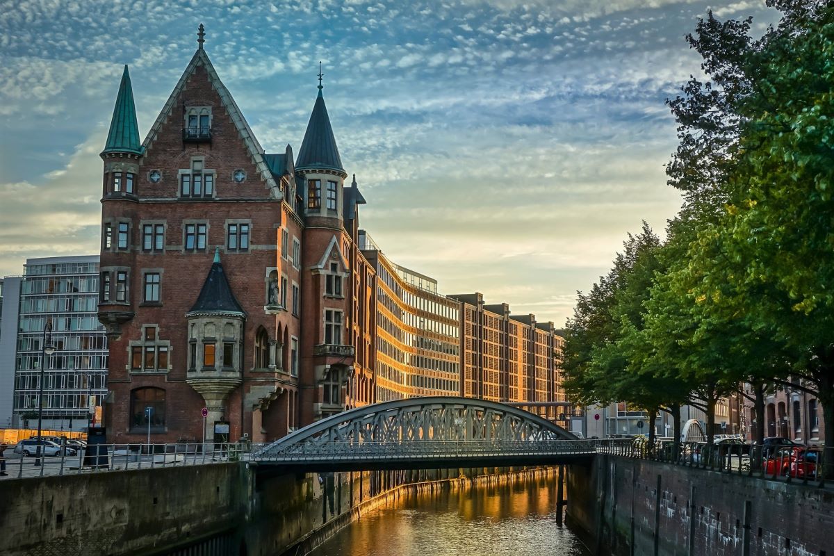 Travel Guide to Hamburg -- Endless Travel Destinations