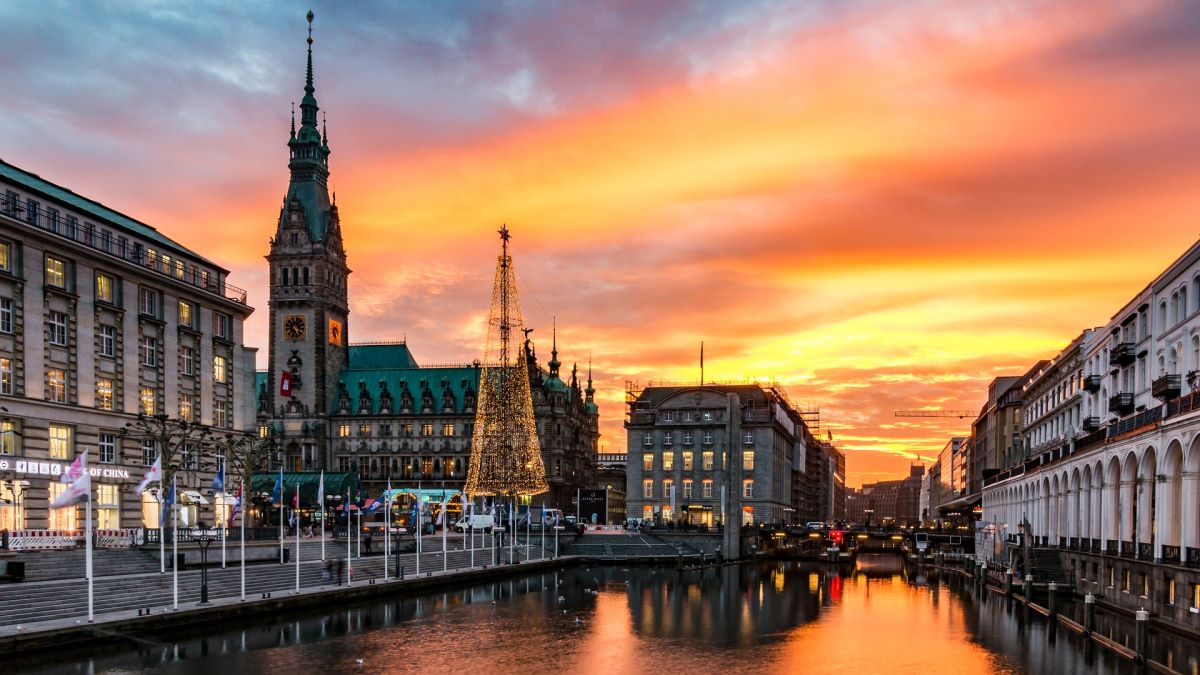 Travel Guide to Hamburg - How much time should you spend - Endless Travel Destinations