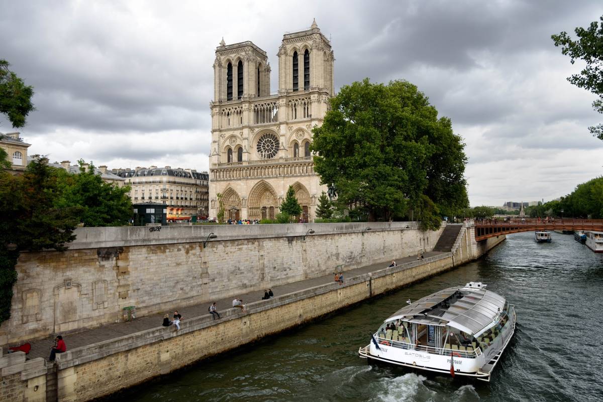 Boat Trip on the Seine - Endless Travel Destinations