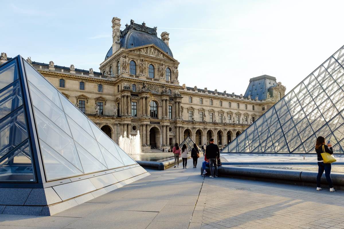 18 Very Best Things to Do in Paris - Louvre - Endless Travel Destinations