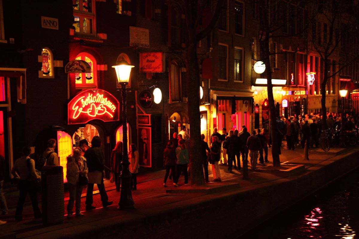Best Things to Do in Amsterdam - Red Light District - Endless Travel Destinations