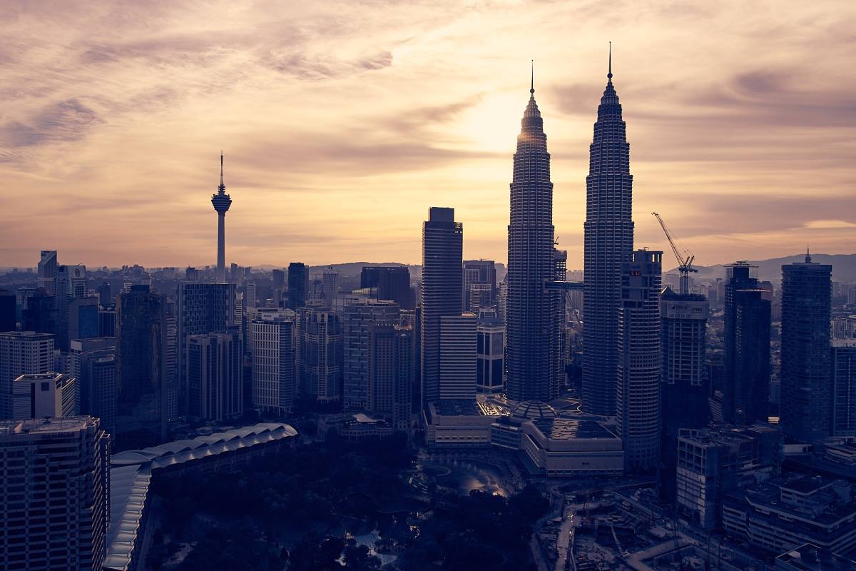 16 Very Best Things to Do in Kuala Lumpur - Enjoy a drink at a sky bar - Endless Travel Destinations