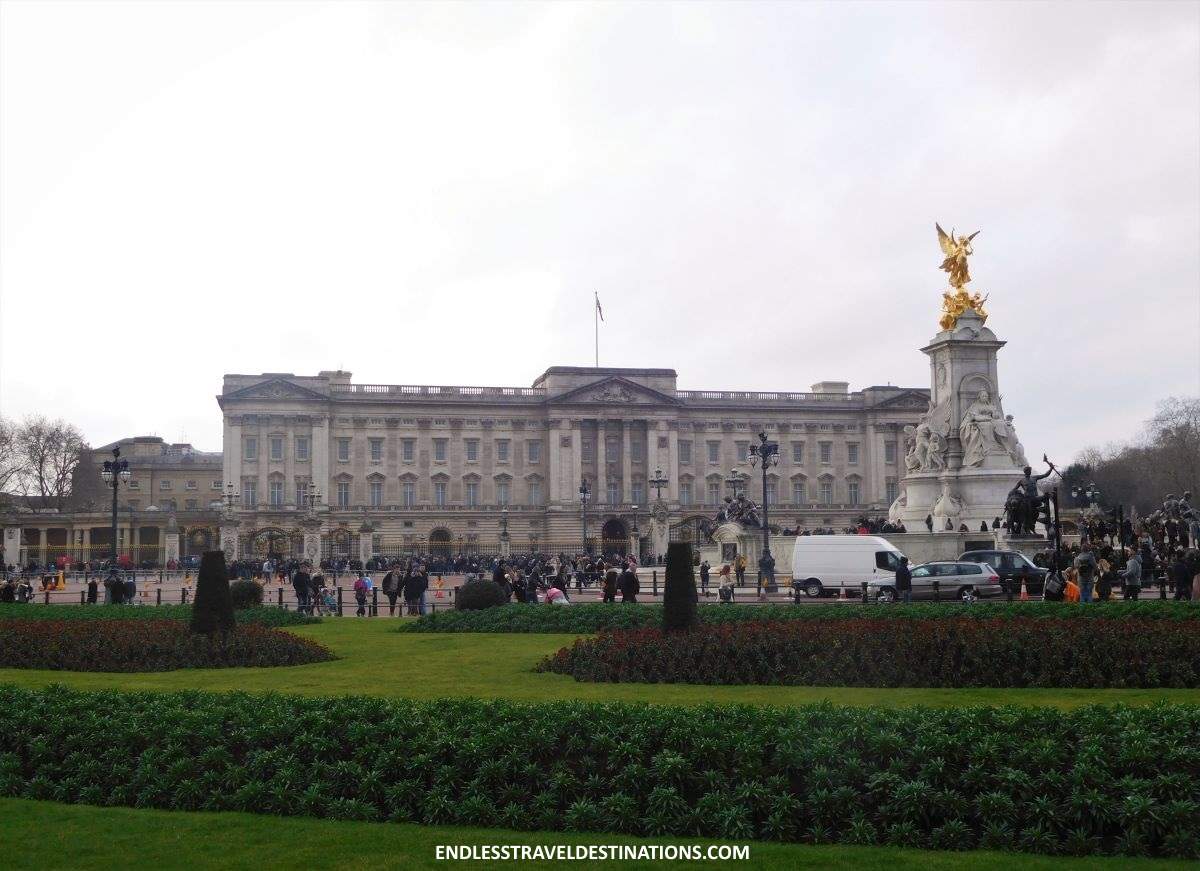 18 Essential Things to Do in London - Buckingham Palace - Endless Travel Destinations
