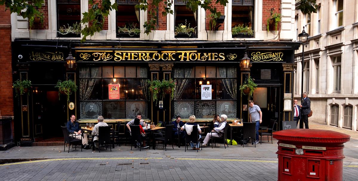 London Bucket List; 60+ Best Things to Do in London - British Pub - Endless Travel Destinations